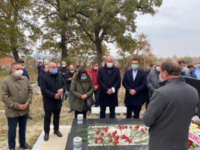 CHP Edirne milletvekili Erdin Bircan’ı mezarı başında sevenleri ile beraber andık